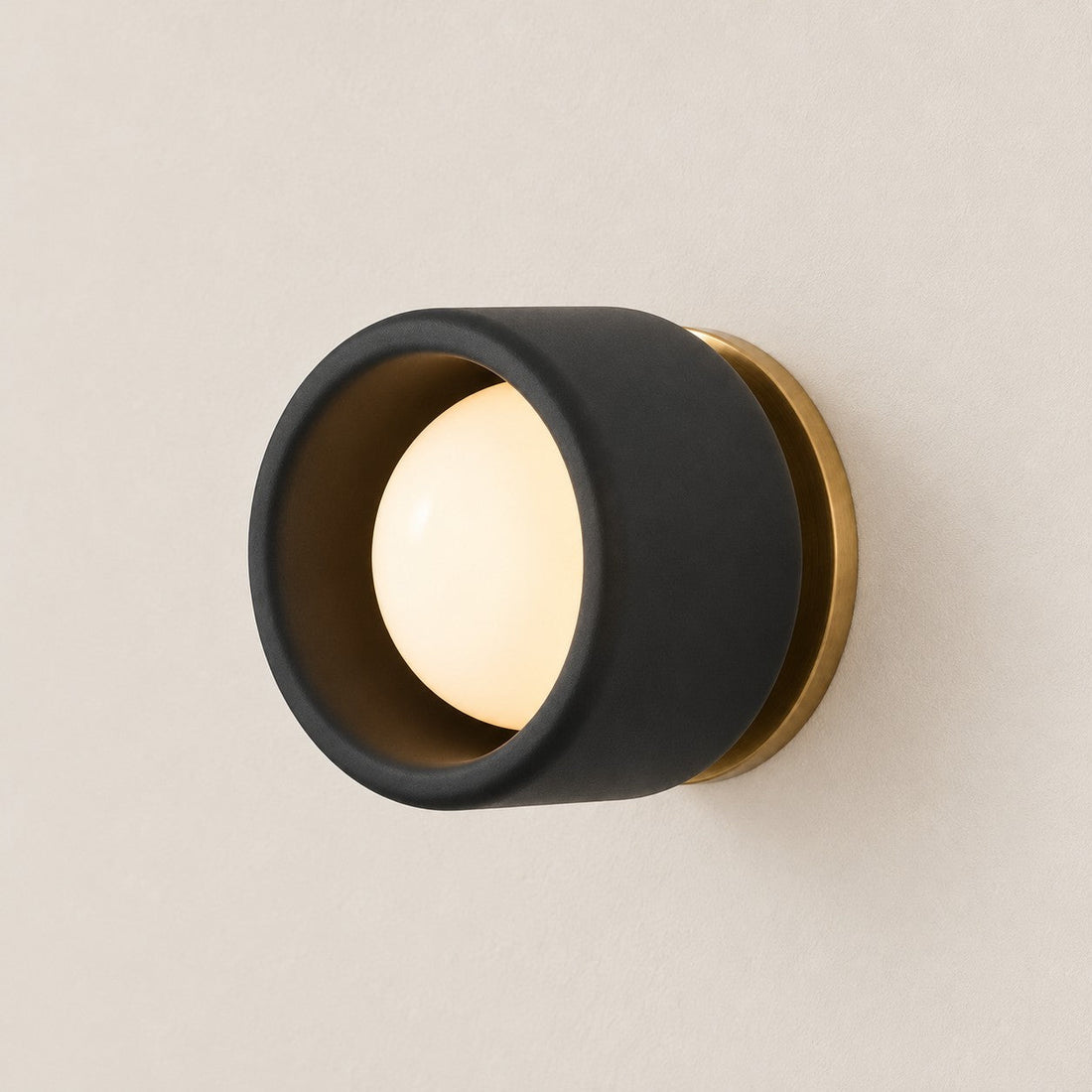 Cerova porcelain sconce, style A, black