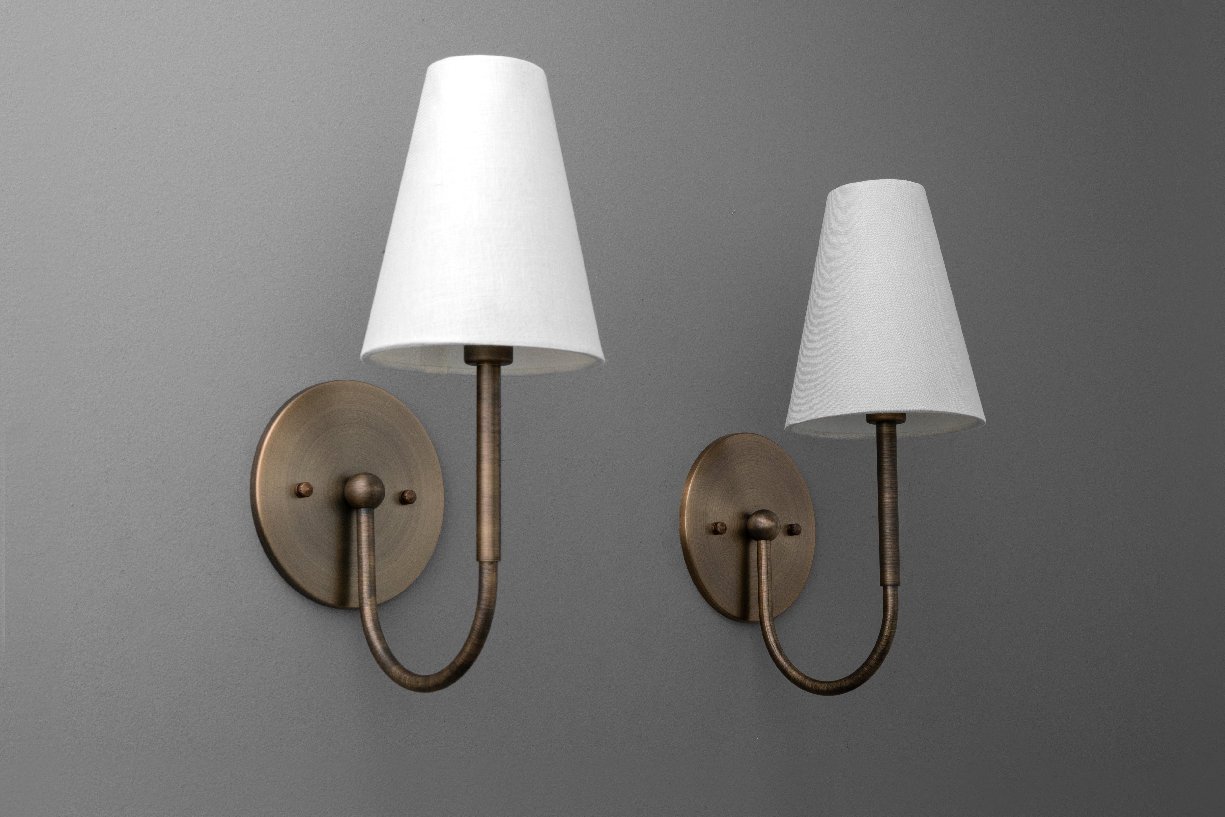 Curva Metal Collection Traditional Wall Light - Brass Finish with Shade