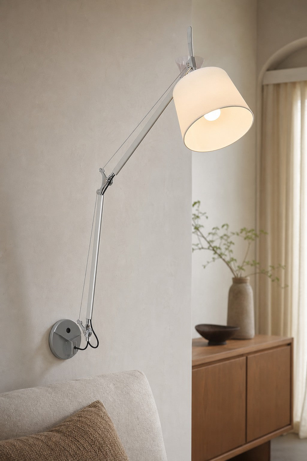 Velthea Plug-in Wall Lamp