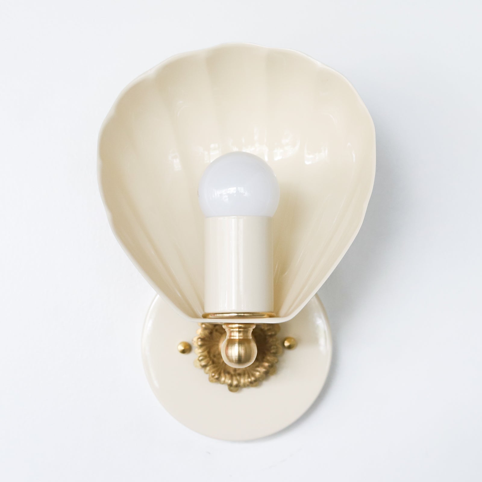 Shell Shape Wall Sconce - Brass Accents Steel Light for Eclectic Decor