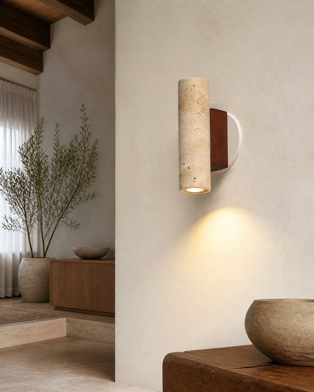 Modern Sculptural Metal Wall Lamp – Minimalist Sconce for Bedroom Living Room Hallway