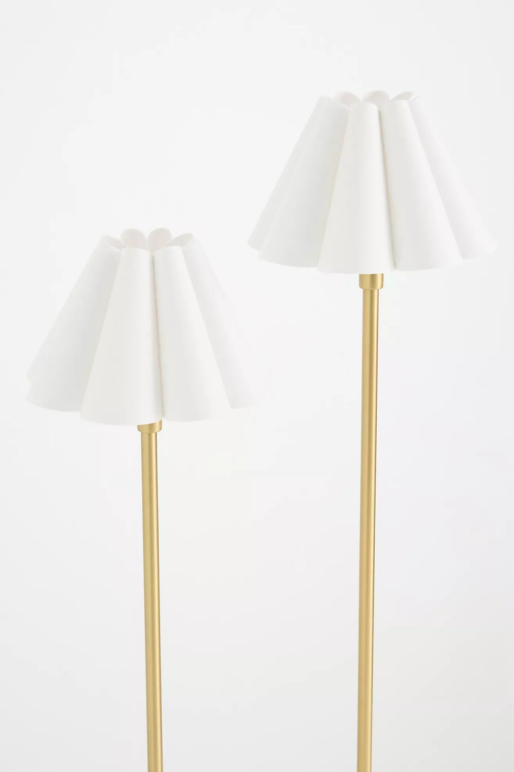 Capirise Gold Scalloped Shade Floor Lamp - Contemporary Metal Lighting for Bedroom