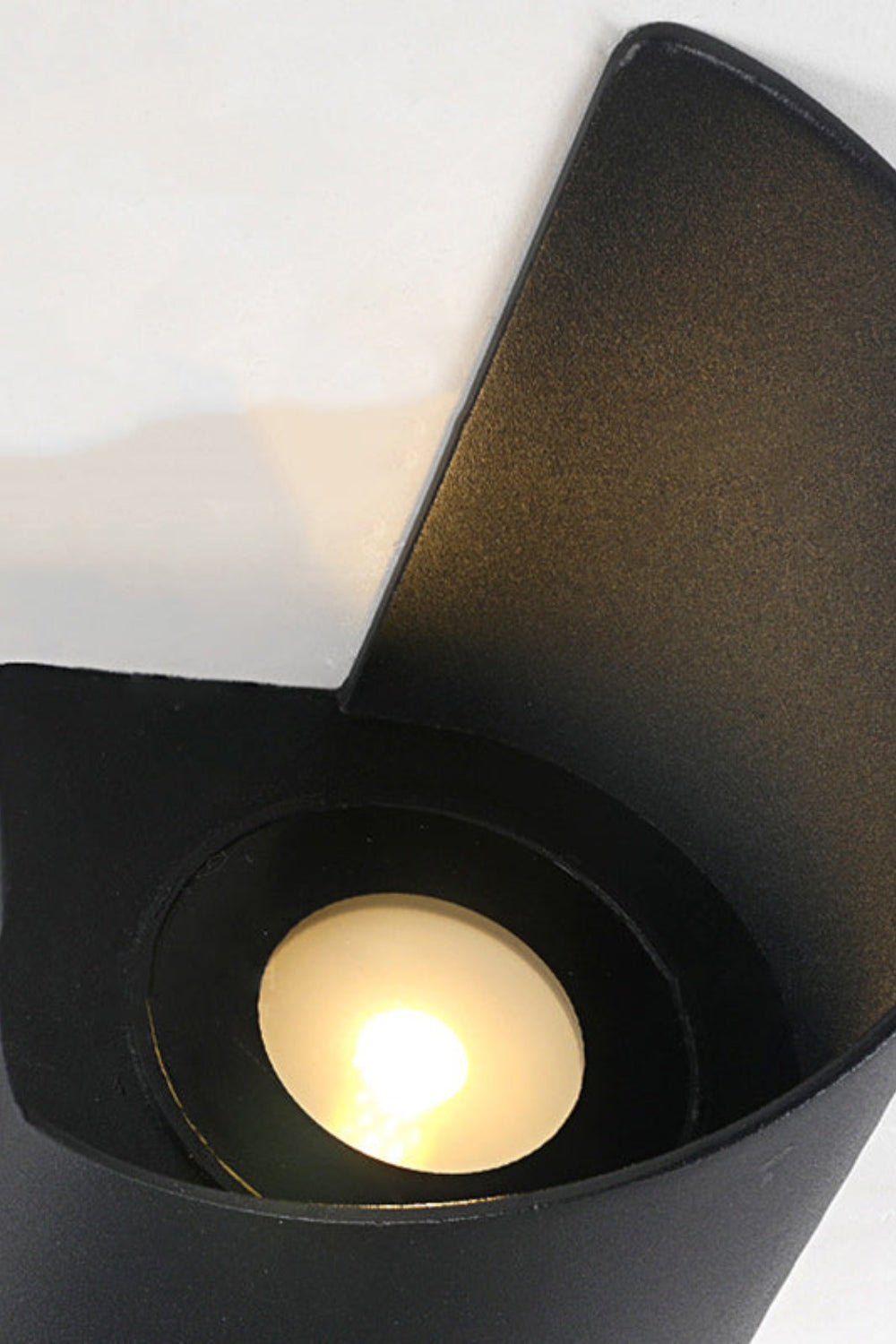 Modern Design Spiral Metal Wall Sconce