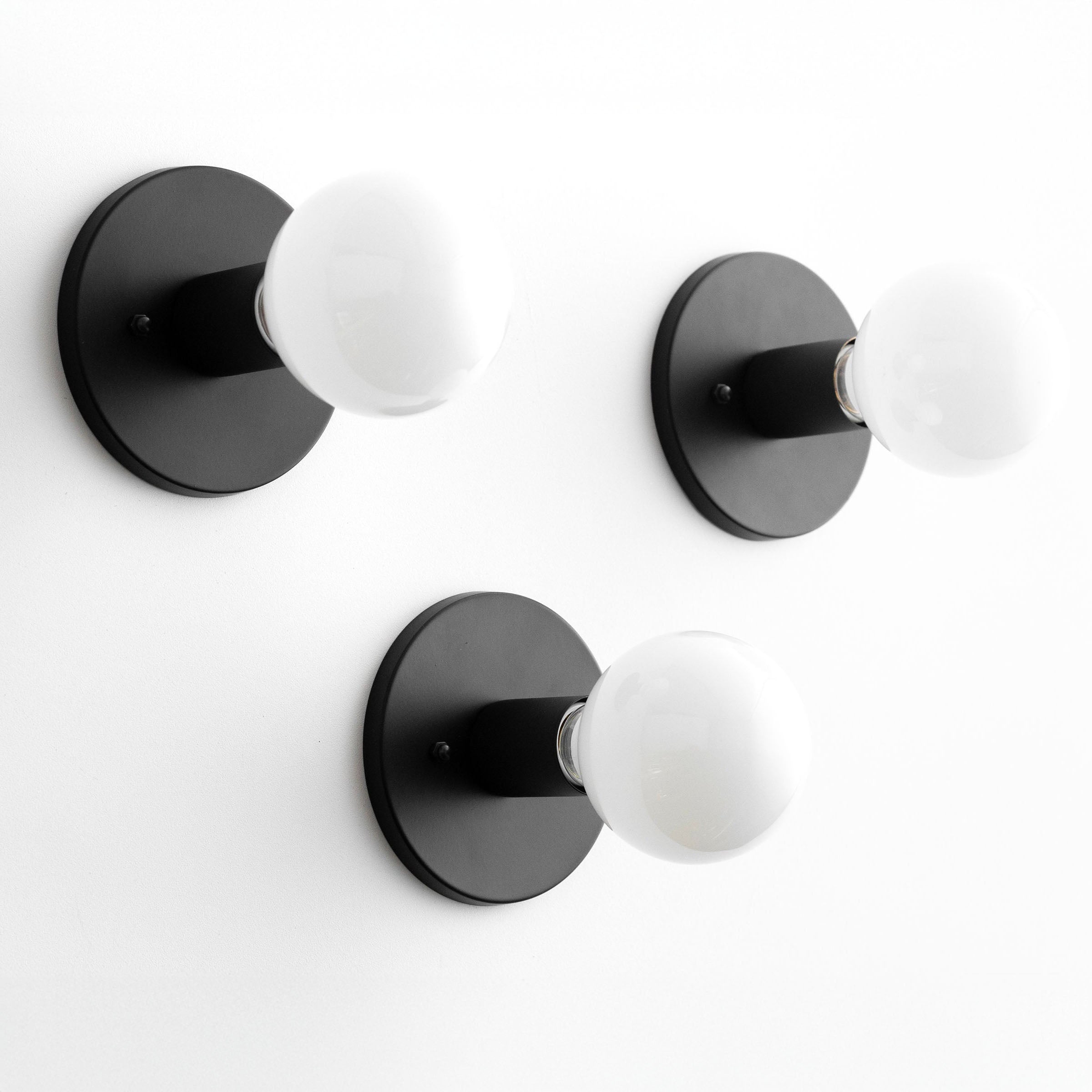 Glorica Glass Minimalist Wall Sconce - Versatile Modern Light For Any Room