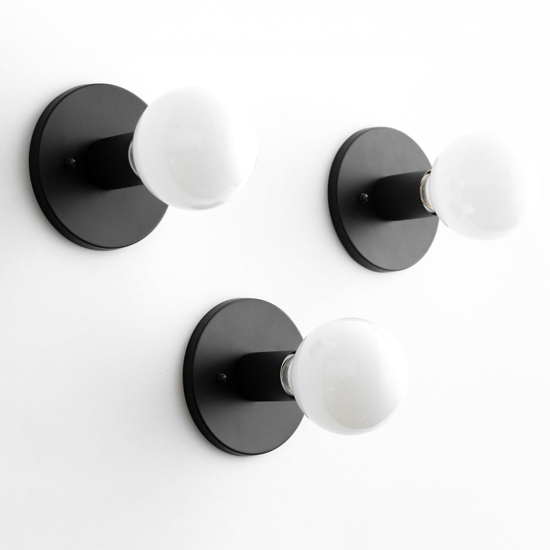 Glorica Glass Minimalist Wall Sconce - Versatile Modern Light For Any Room