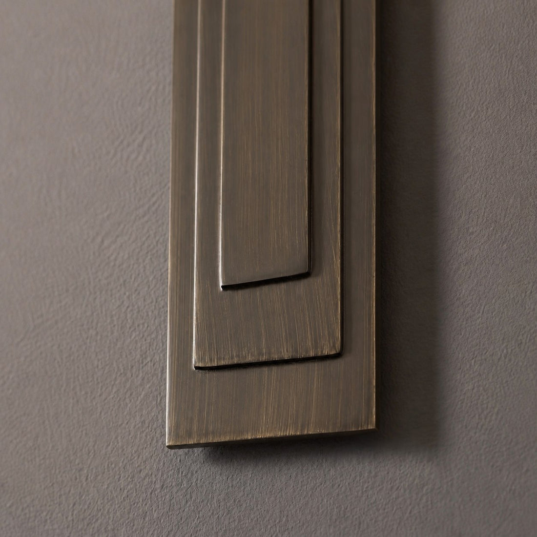 Linexis Vintage-Inspired Wall Sconce with Sculpted Arm Design – Modern Art Deco Style for Hallways & Bedrooms