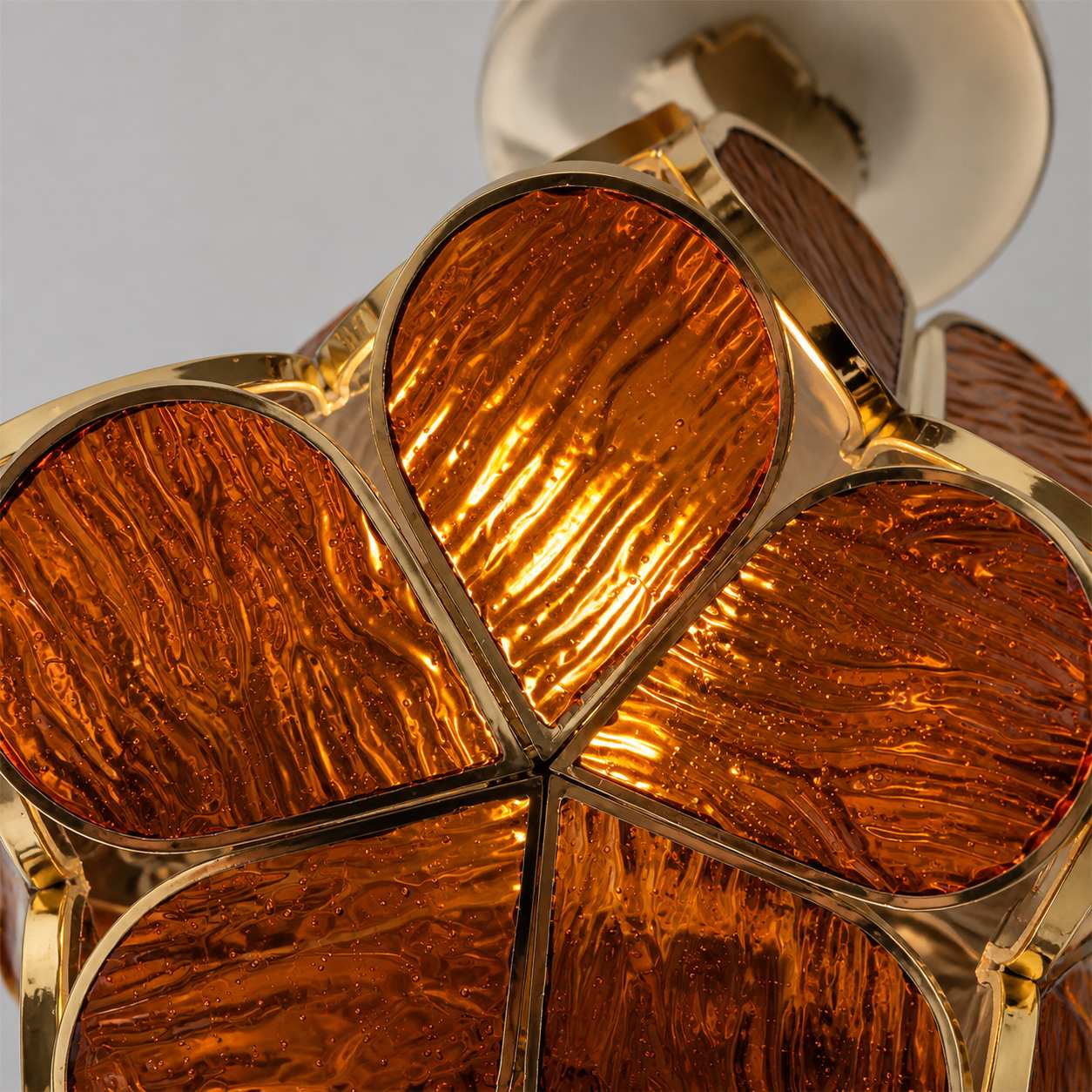 FloriVitre Pendant Light with Petal Silhouette - Vintage Style Lighting for Home Spaces