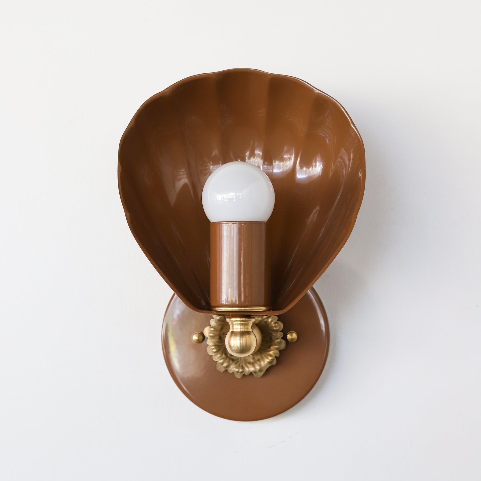 Shell Shape Wall Sconce - Brass Accents Steel Light for Eclectic Decor