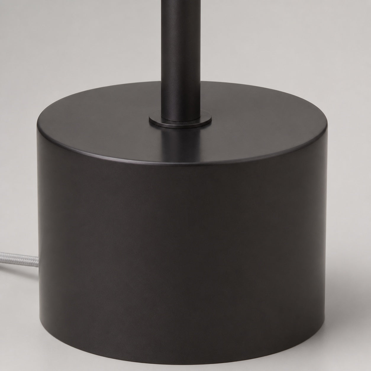 Moss Energy-Efficient Linear Wood LED Floor Lamp – Adjustable Swivel Design
