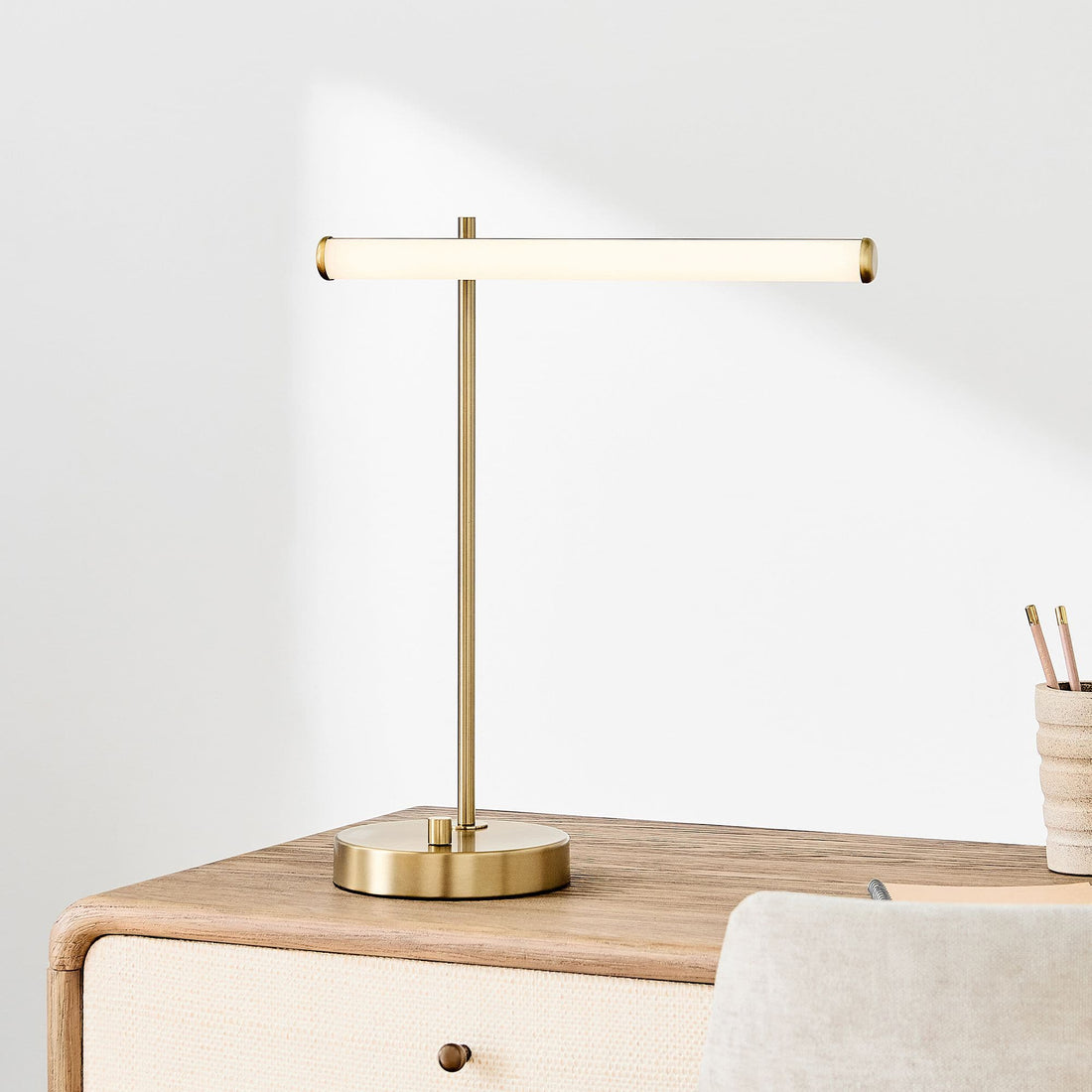 Voro Modern LED USB Table Lamp - Sleek Metal Desk & Bedside Lighting