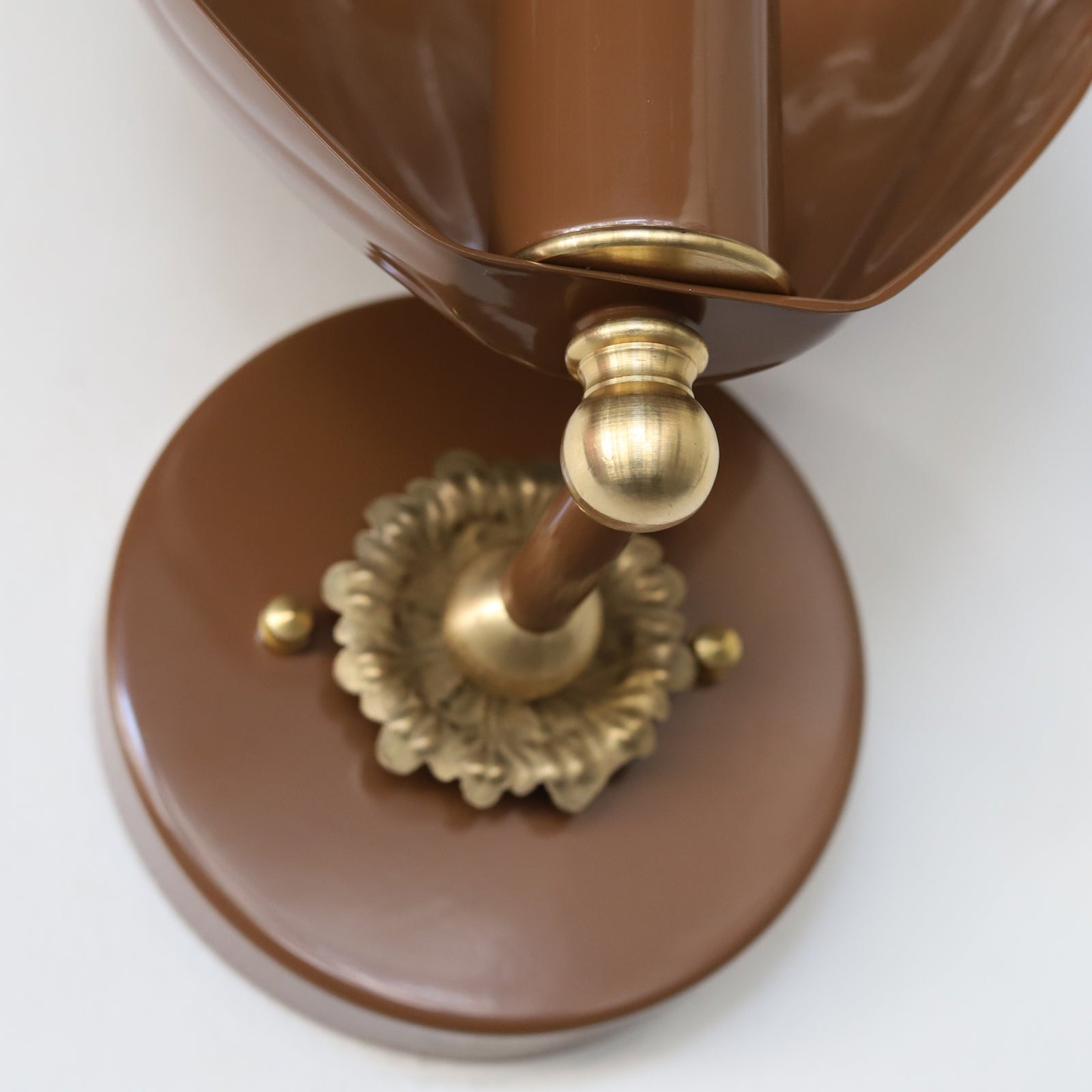 Shell Shape Wall Sconce - Brass Accents Steel Light for Eclectic Decor