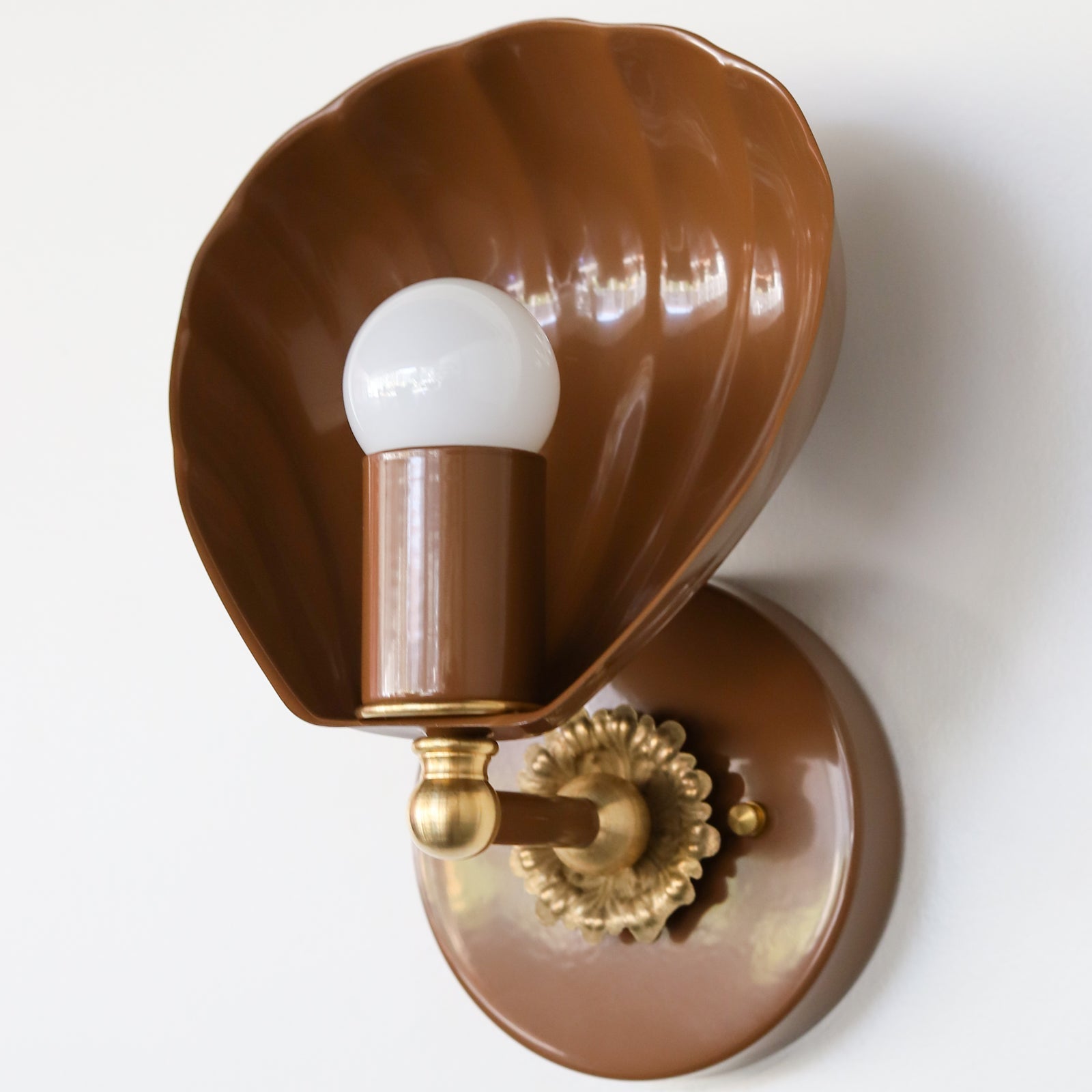 Shell Shape Wall Sconce - Brass Accents Steel Light for Eclectic Decor