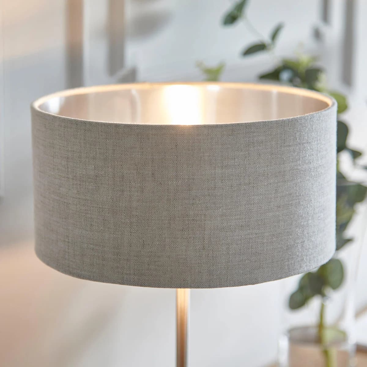 Tela 1‑Light and 3‑Light Table Lamp – Modern Linen & Metal for Bedside or Living Room