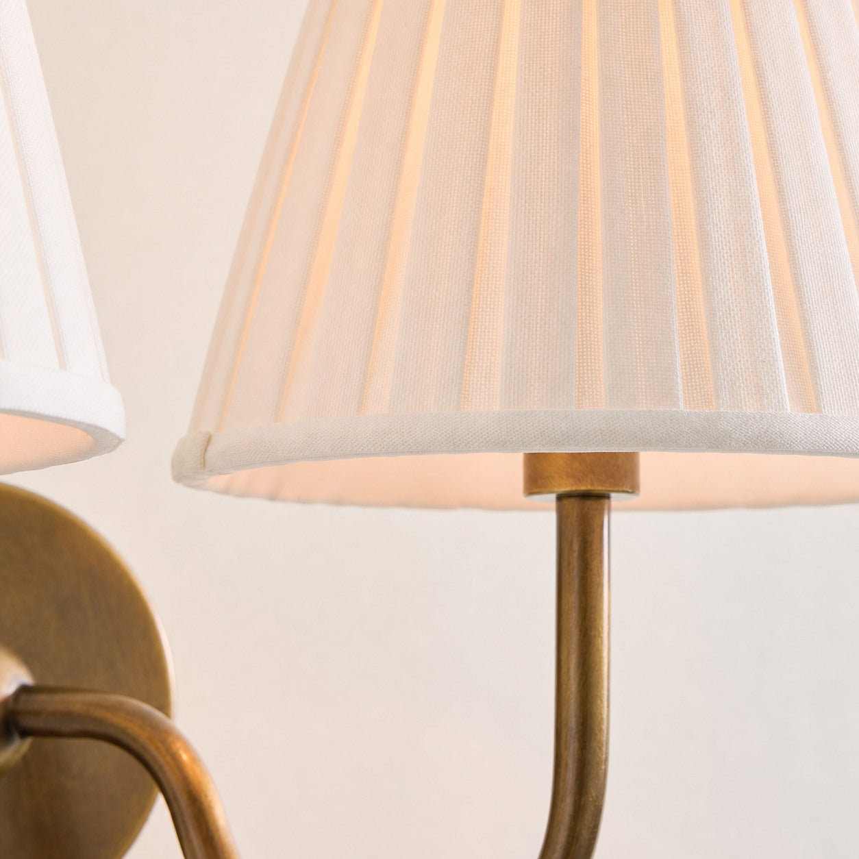 Luvora Vintage Pleated Shade Wall Lamp - Modern Brass Linen Wall Lighting