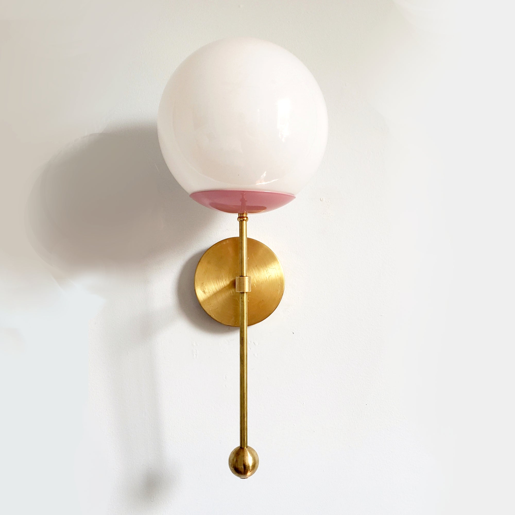 Modern Adjustable Wall Sconce - Brass & Glass Accent for Home Lighting