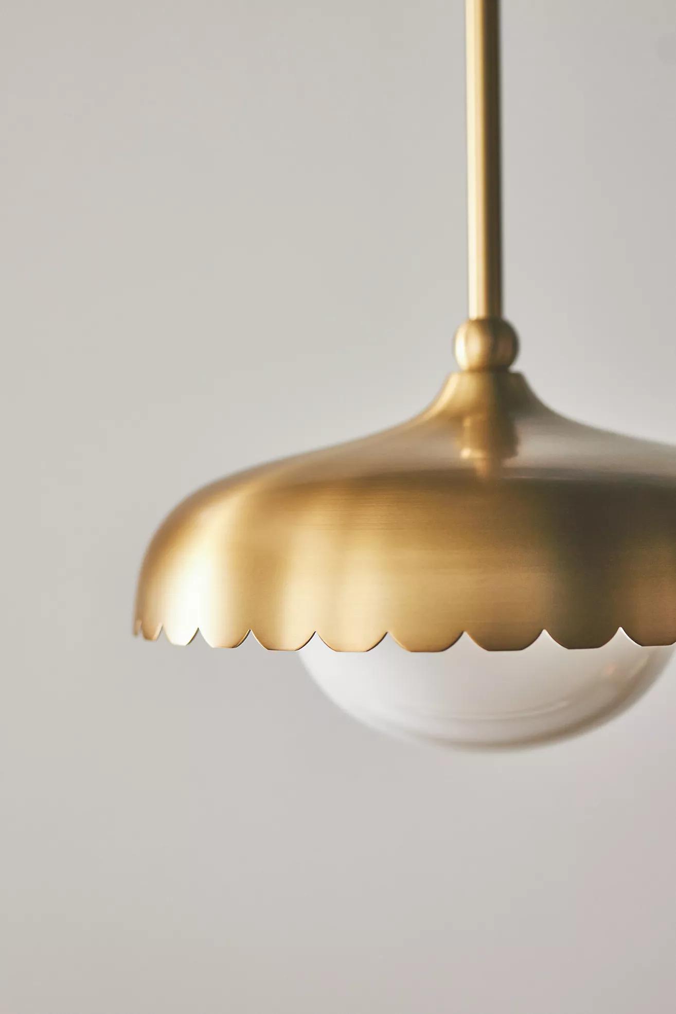 Rayla Retro Brass Scalloped Shade Pendant Lamp – Perfect for Living Rooms and Cafes