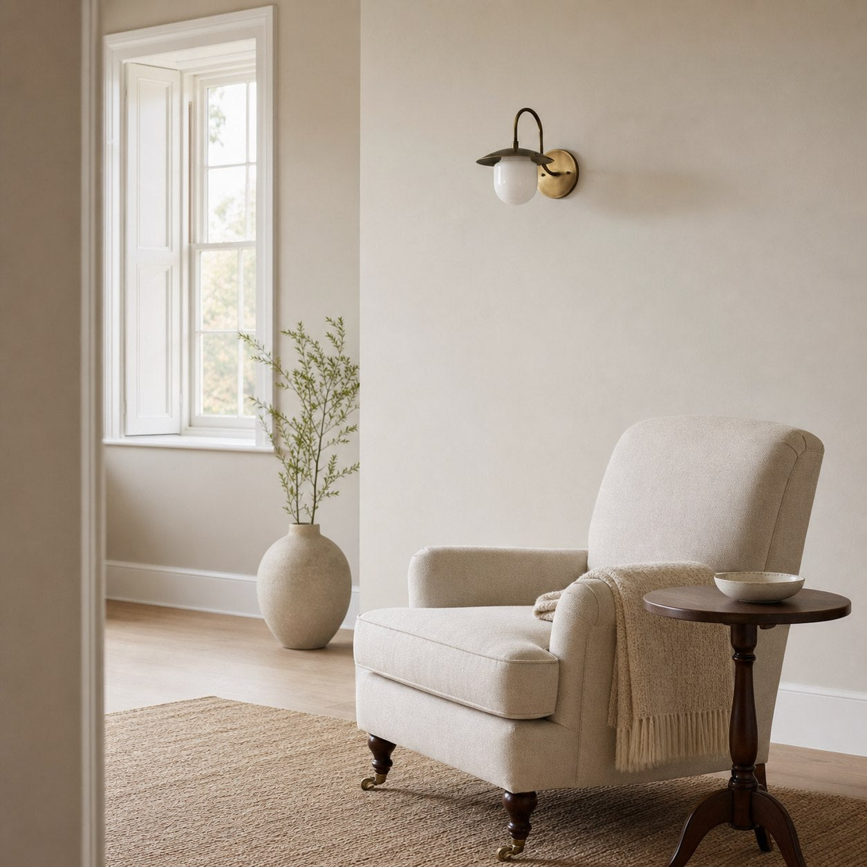 Curva Metal Arched Brass Wall Sconce - Elegant Metal Light for Modern Interiors