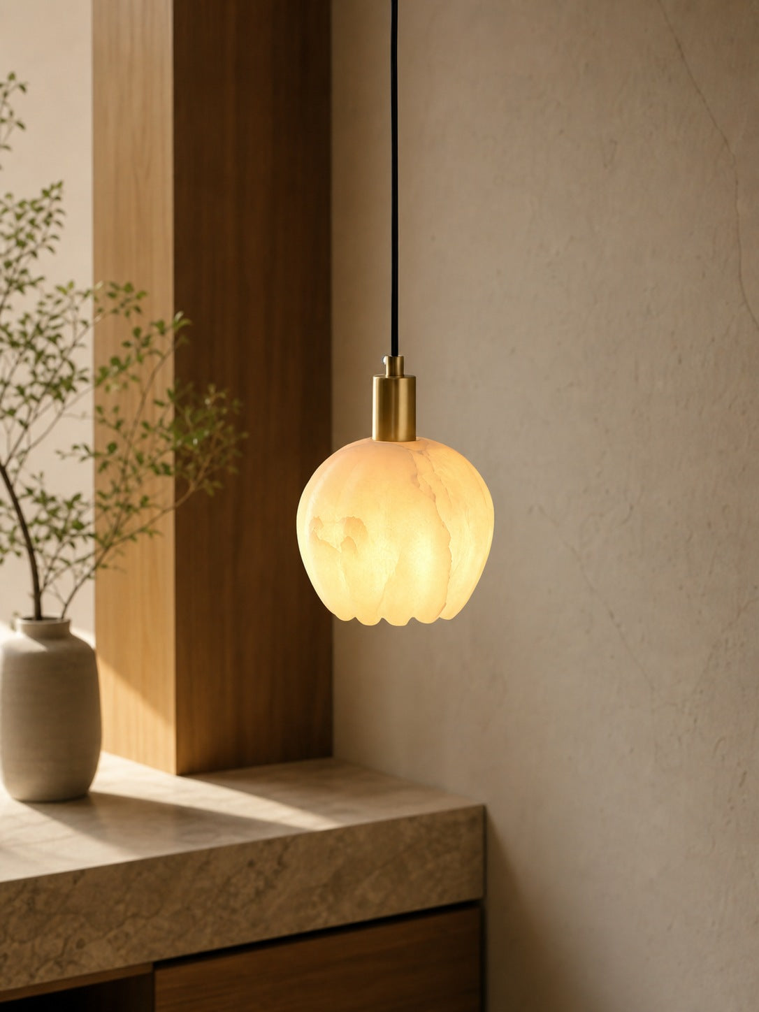 Lilin Alabaster Pendant Light