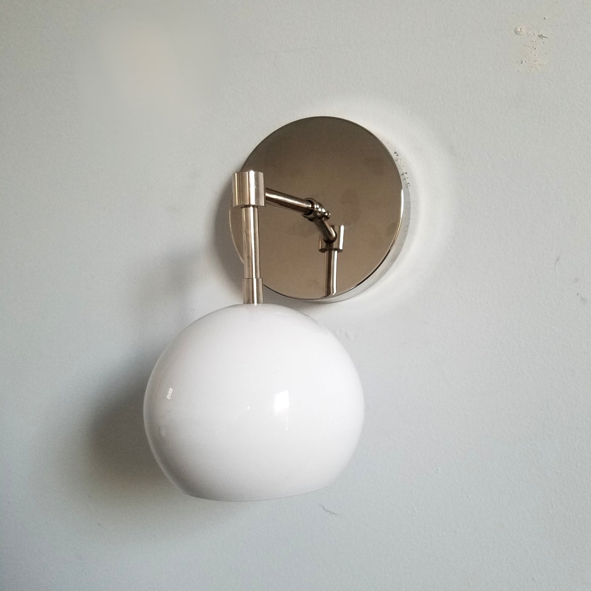 Mid-Century Stylish Metal Finish Wall Sconce