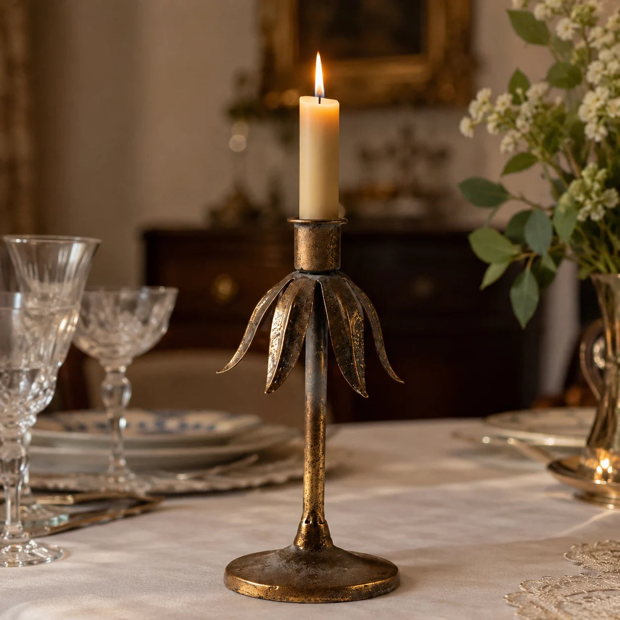 Aura candlestick 7.3" / 18.5 cm scene