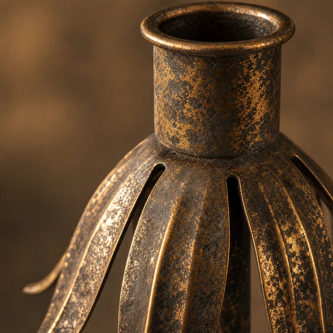 Aura candlestick detail image