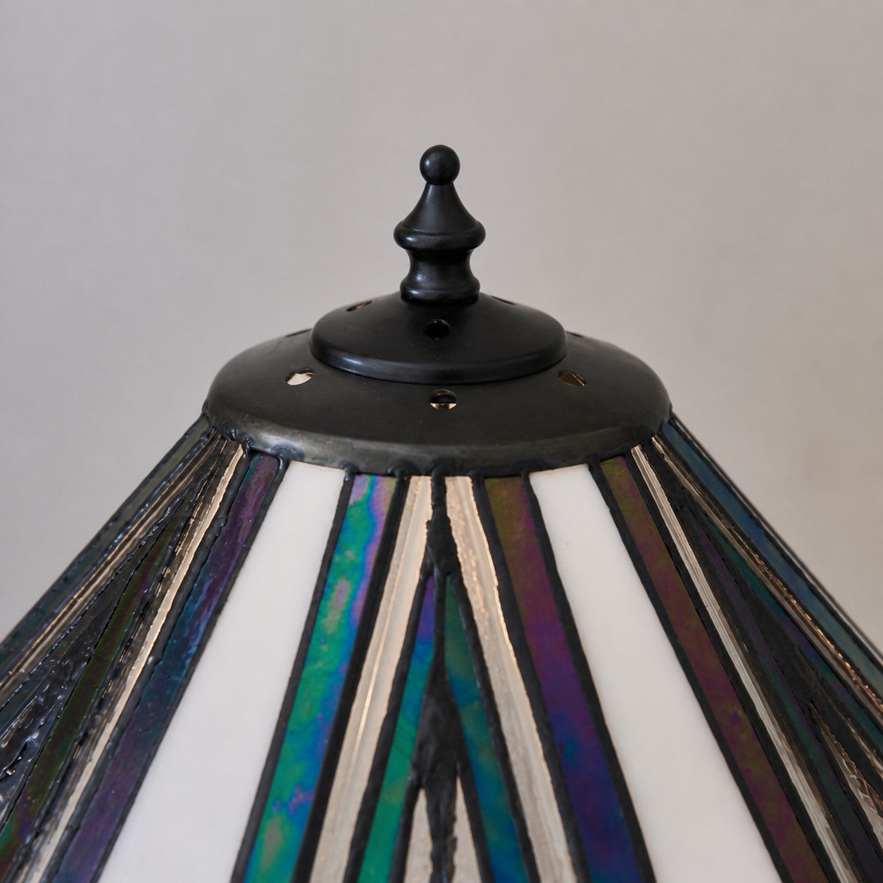 TF Astoria Art Deco Stained-Glass Table Lamp – Bevelled & Iridescent Shade for Bedroom or Living Room