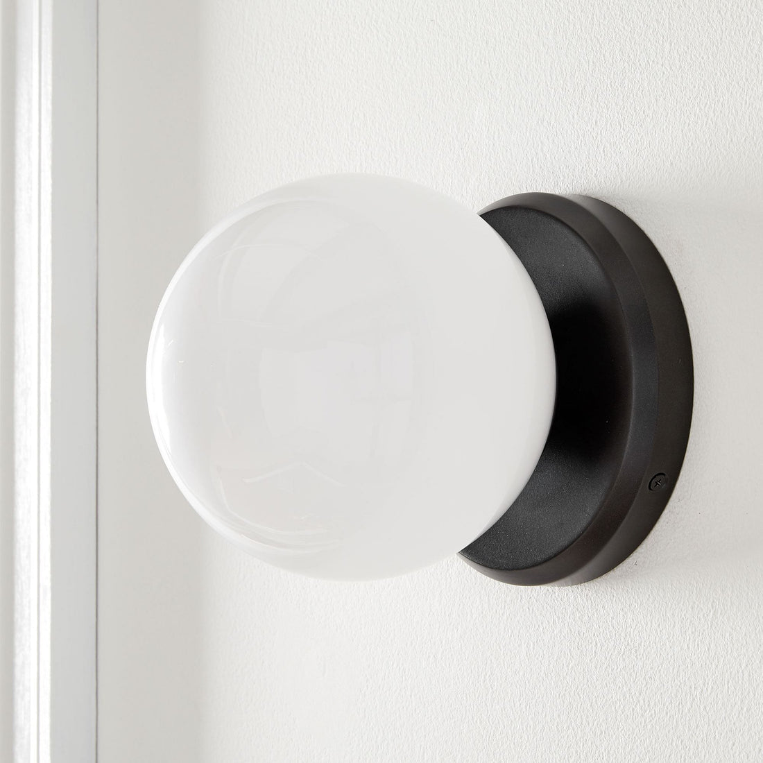 Brelia 1-Light Sconce - Minimalist Wall Light for Modern Home Décor