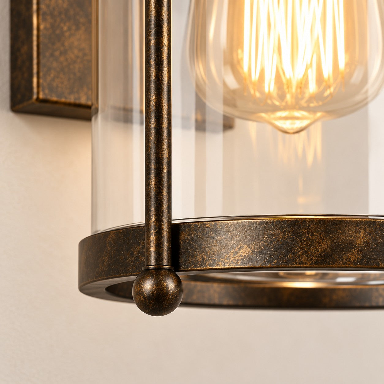 Close-up of the glass shade bottom ring